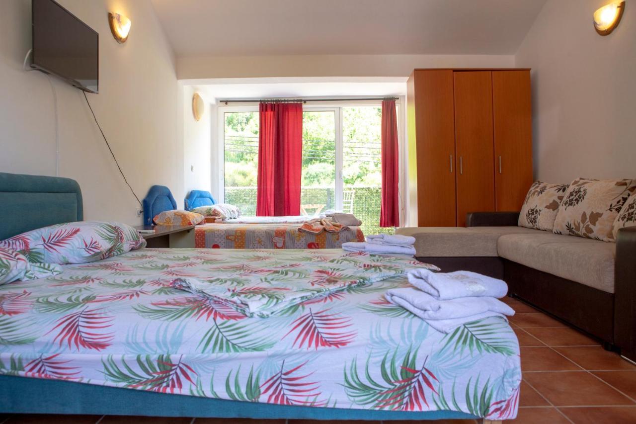 Family Apartments Vukcevic Čanj 외부 사진
