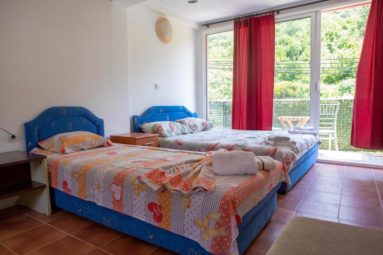 Family Apartments Vukcevic Čanj 외부 사진